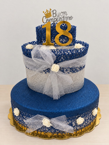 Torta finta per - finta, compleanno